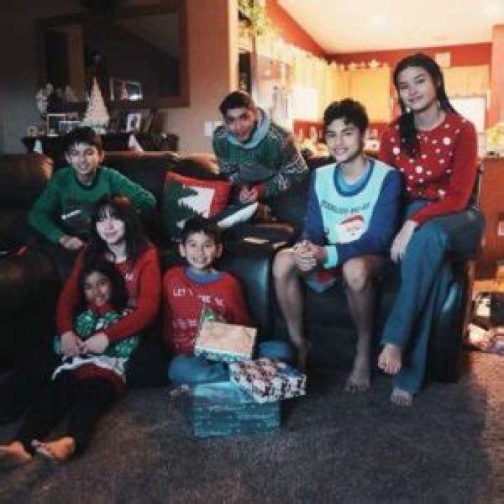 Liza Soberano Wiki: How Many Siblings Does She Have? Relationship