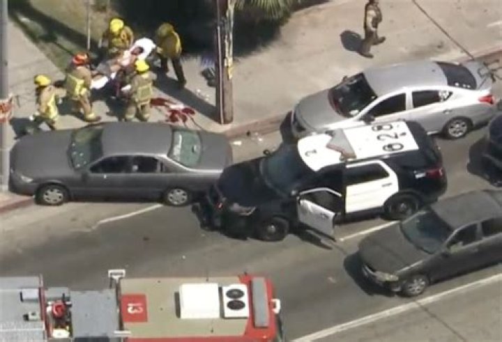 
Los Angeles police pursuit: Carjacking suspect on 91 Freeway crashes into police car, arrested 