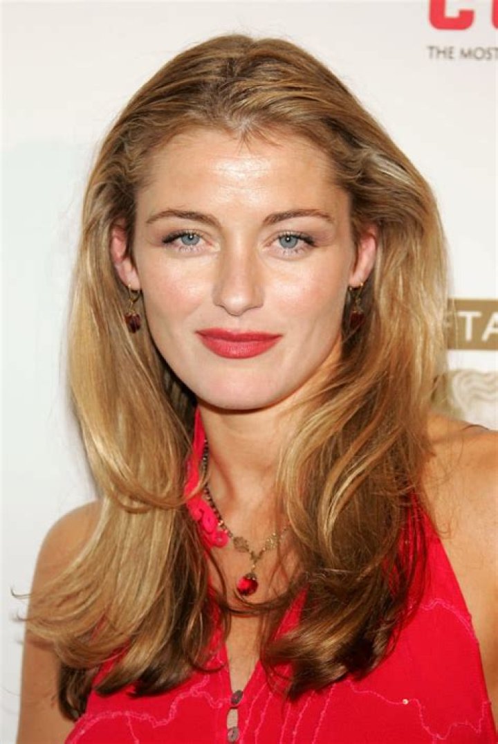 
Louise Lombard’s Wiki: Husband, Measurements, Net Worth 