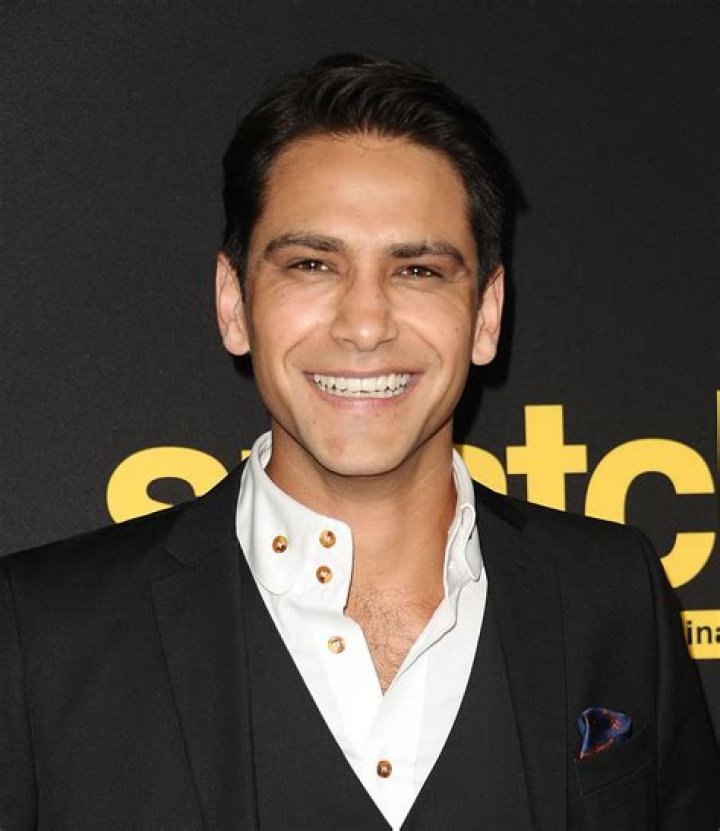 Luke Pasqualino Height, Weight, Net Worth, Age, Birthday, Wikipedia, Who, Nationality, Biography