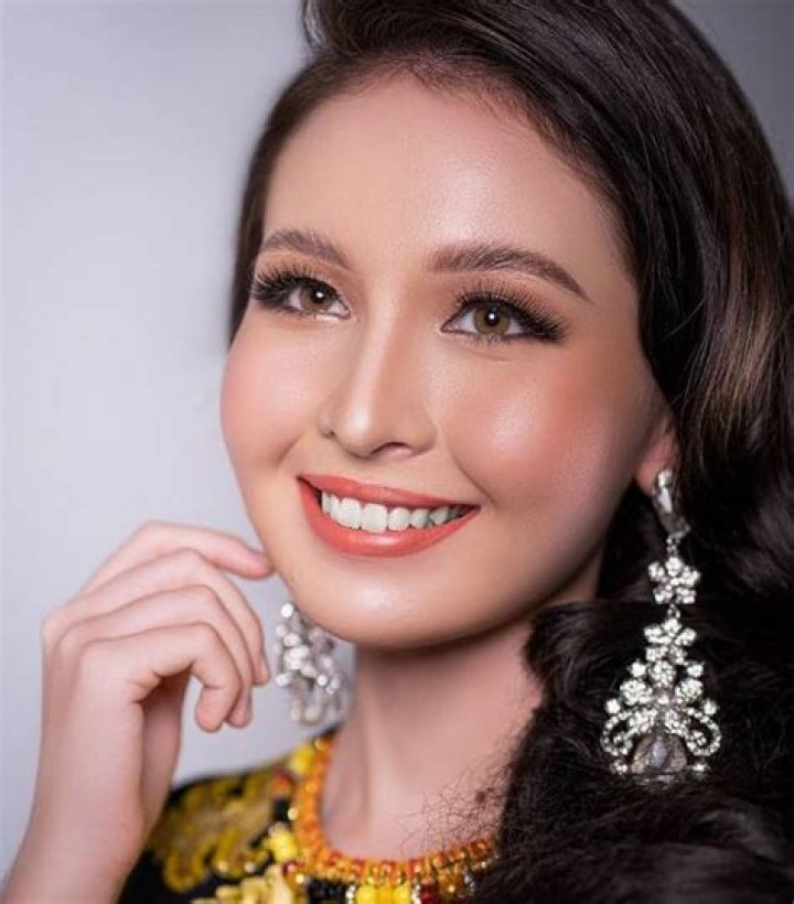 
Maya Hejnowska Height, Weight, Net Worth, Age, Birthday, Wikipedia, Who, Nationality, Biography 