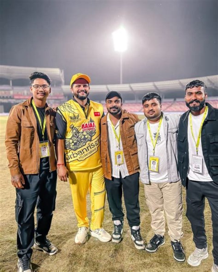 
Mayank Agarwal Height, Weight, Net Worth, Age, Birthday, Wikipedia, Who, Nationality, Biography 