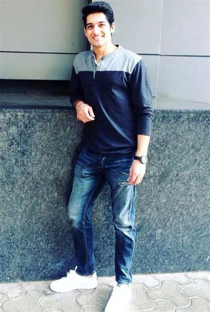 
Mayank Arora Height, Weight, Net Worth, Age, Birthday, Wikipedia, Who, Nationality, Biography 