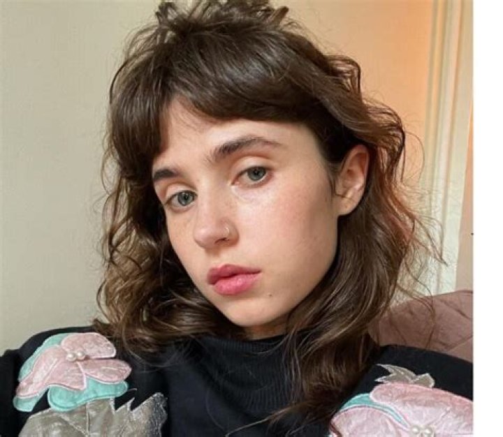 Meet Clairo Parents | Father Geoff Mother Allie And Siblings
