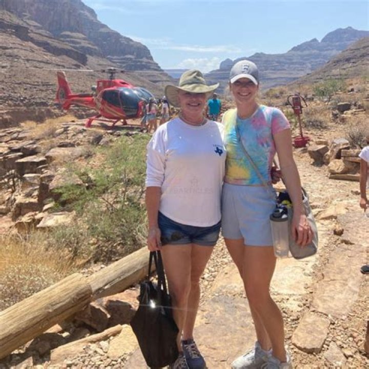 
Meet Hannah Nicolaisen from ‘American Idol’, Explore her Family Life, Fiance Mattheus and Age 