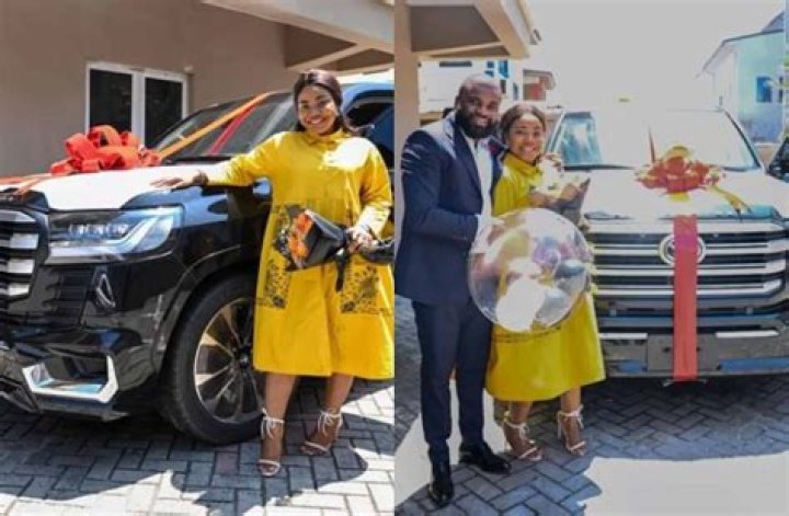 
Mercy Chinwo Speechless As Husband, Pastor Blessed Surprises Her With An SUV As Birthday Gift 