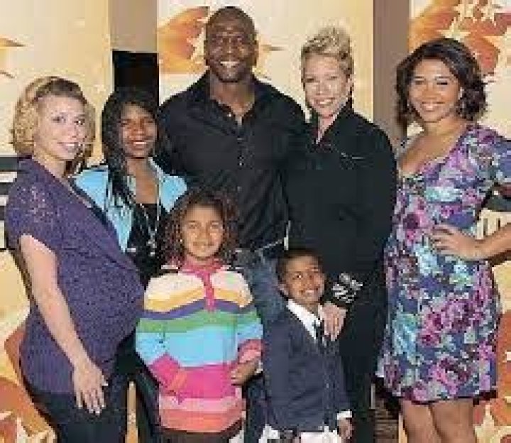 Naomi Burton-Crews Height, Weight, Net Worth, Age, Birthday, Wikipedia, Who, Instagram, Biography