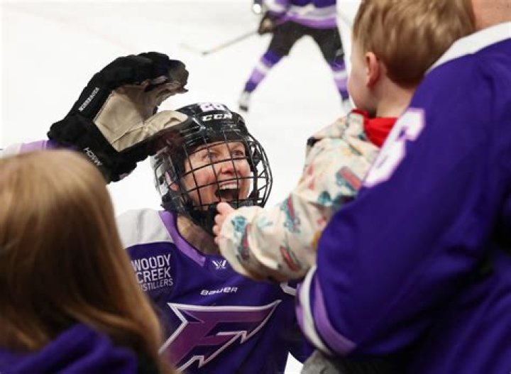 
Olympic Ice Hockey Player Kendall Coyne And Husband Michael Schofield Age Difference 