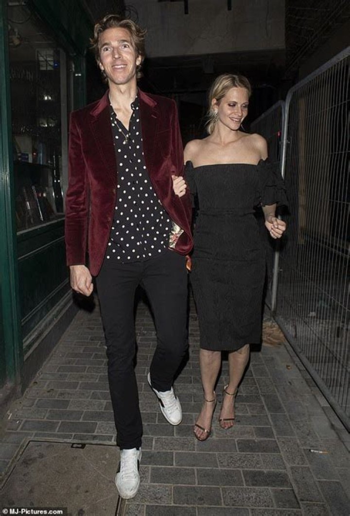 Poppy Delevingne Height, Weight, Net Worth, Age, Birthday, Wikipedia, Who, Instagram, Biography