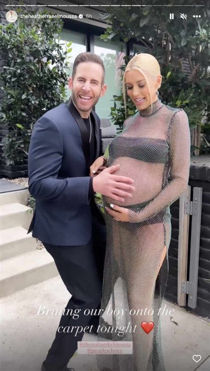 
Pregnant Heather Rae El Moussa Shows Off Her Baby Bump Alongside Tarek at People’s Choice Awards 