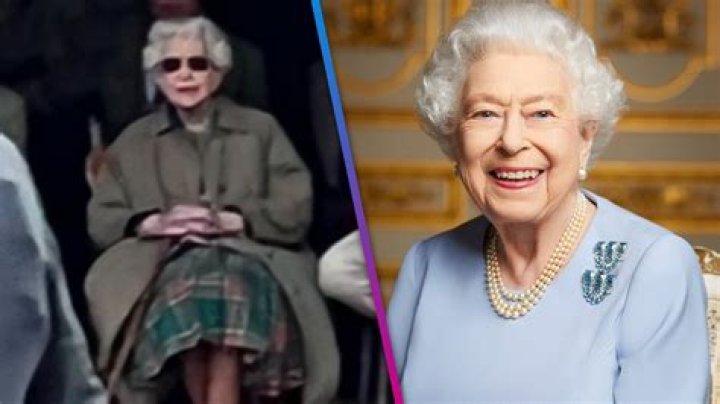 
Queen Elizabeth II Smiles In Final Portrait Released Ahead Of Her Funeral 