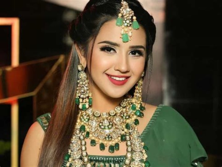 Roshni Wadhwani Height, Weight, Net Worth, Age, Birthday, Wikipedia, Who, Instagram, Biography