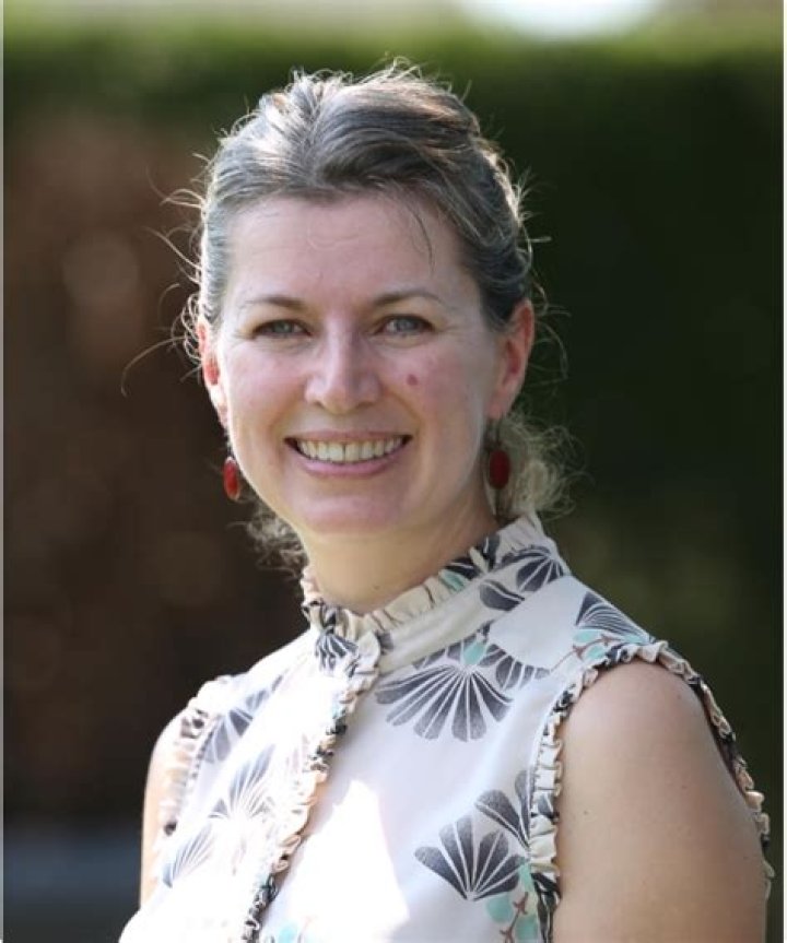 
Sarah Anne Staples Height, Weight, Net Worth, Age, Birthday, Wikipedia, Who, Nationality, Biography 