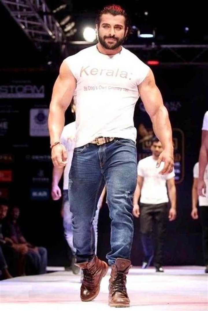 Suraj Wadhwa Height, Weight, Net Worth, Age, Birthday, Wikipedia, Who, Instagram, Biography