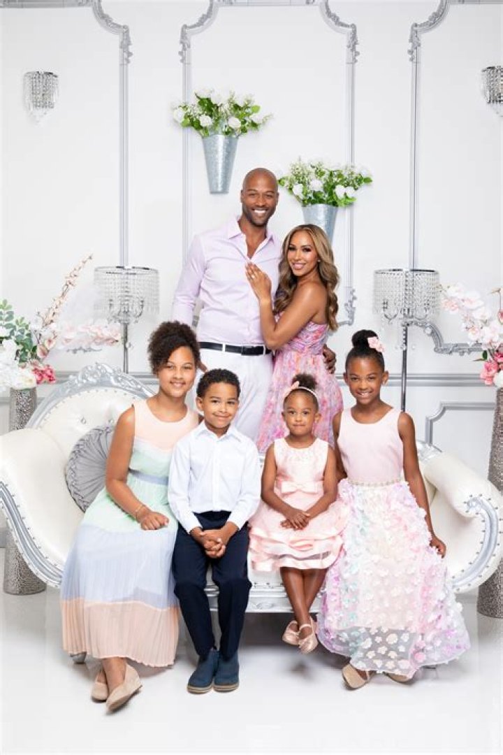 
Tanya Burr And Her Siblings Natasha And Oscar Share Close Bond 