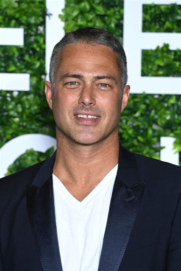 Taylor Kinney Height, Weight, Net Worth, Age, Birthday, Wikipedia, Who, Nationality, Biography