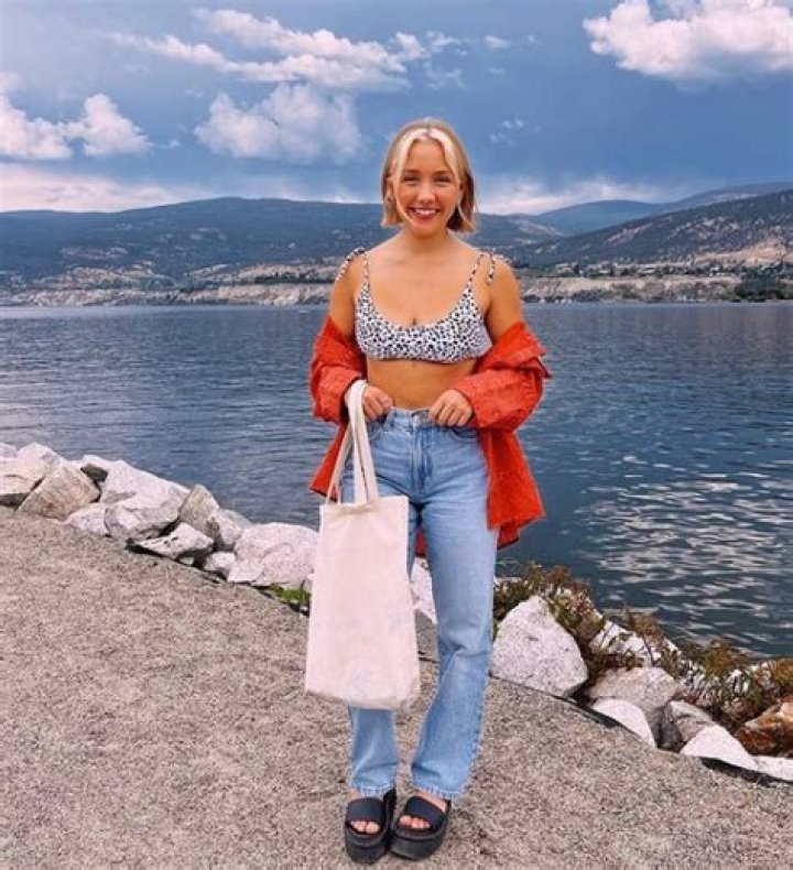 Tessa Conway Height, Weight, Net Worth, Age, Birthday, Wikipedia, Who, Instagram, Biography