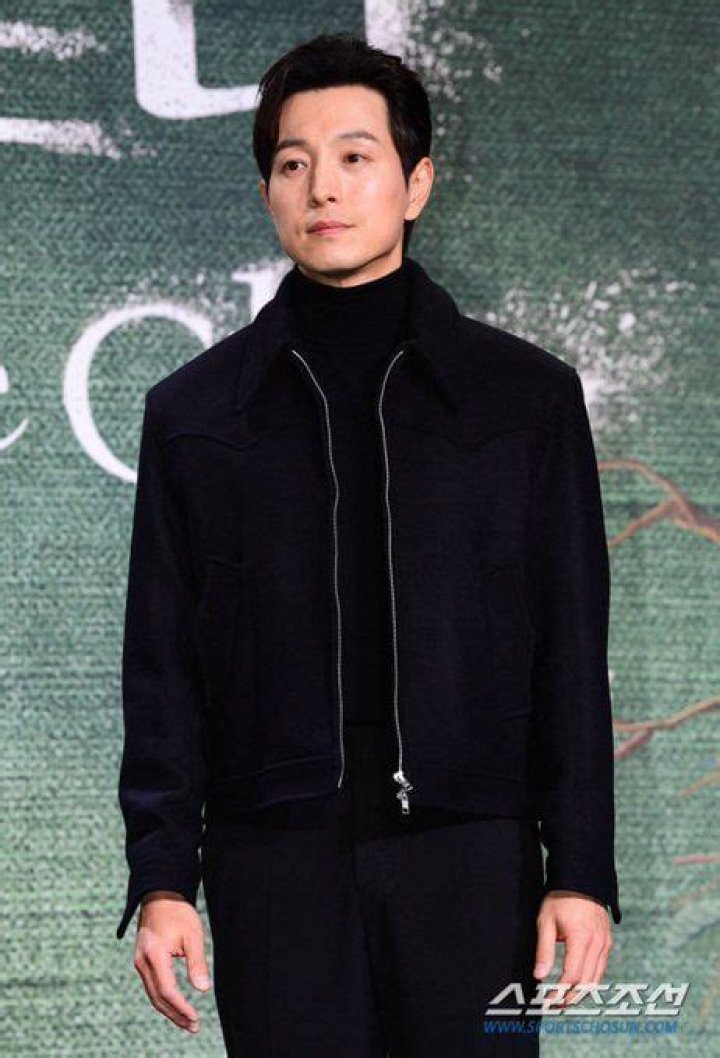 
The Glory actor Jung Sung-II is reportedly in talks for his first-ever leading role in the upcoming drama Guardians 