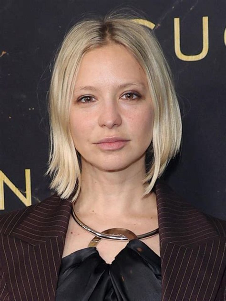 
Up Here Actress Annabelle Wachtel Is Shining As Actress In Such Young Age 