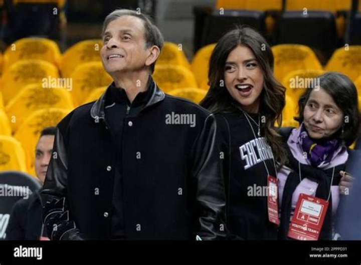 
Vivek Ranadive Daughter Anjali Ranadive Represents The Family In Basketball 
