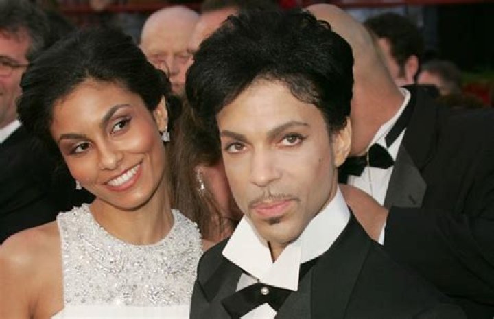 
Was Prince Bisexual, Gay or Straight? What Was His Sexuality? 