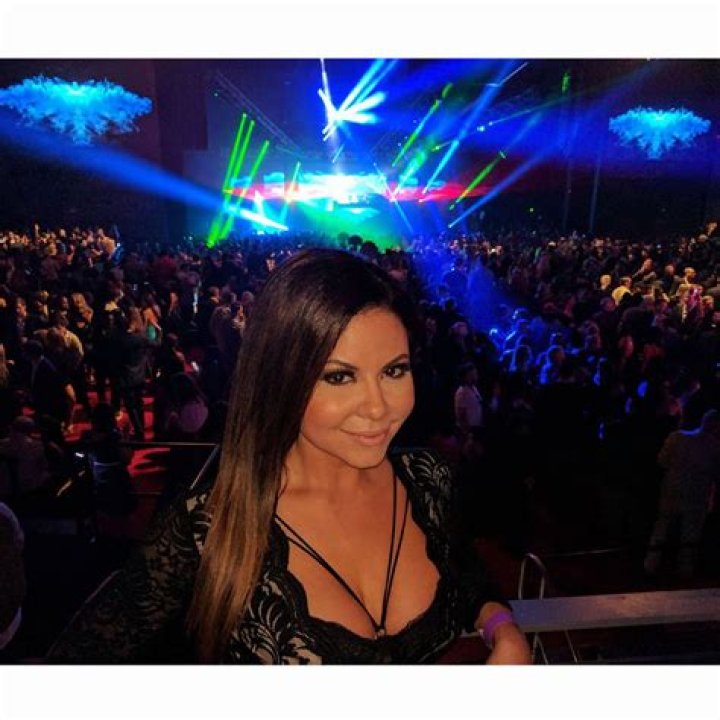 
Where is Jennifer Reyna (KPRC) now? Net Worth, Age, Bio 