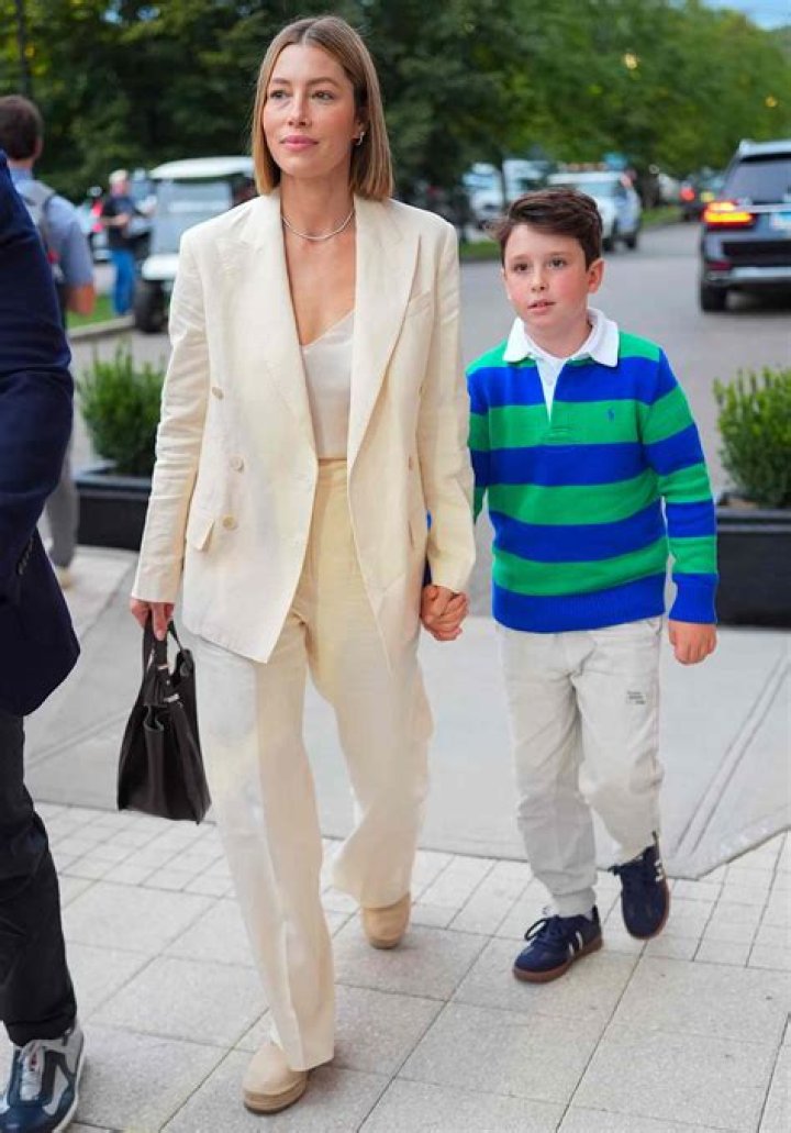 
Who are Anne Silas Parents? Anne Sila Biography, Parents Name, Nationality and More 