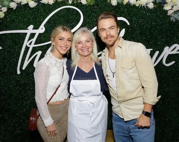 
Who Are Julianne Côté Parents? Meet The Canadian Film Actress On Instagram 