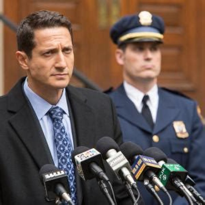 Who is actor Sasha Roiz? Is he married? His Wiki: Wedding Ring, Family, Wife, Brother, Parents, Languages