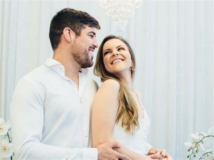 
Who Is Carolina Silveira? Meet Vicente Luque Wife On Instagram 