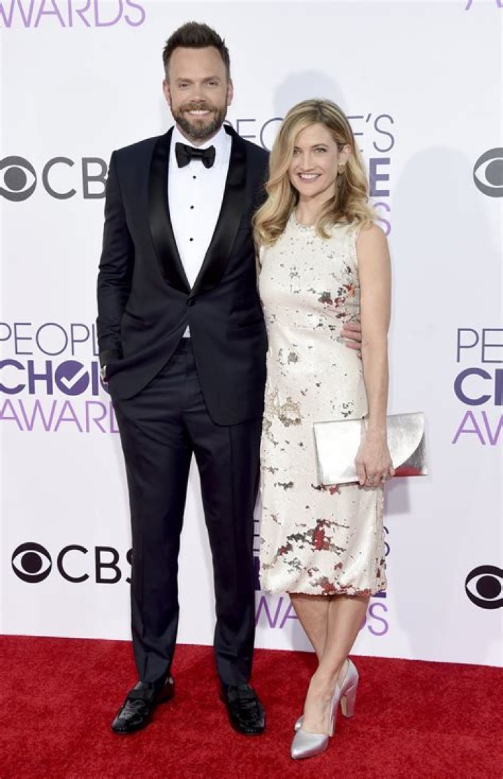 Who is Joel McHale’s wife, Sarah Williams?