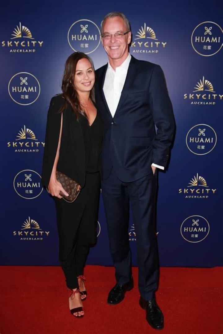 
Who Is Simon Dallow’s Partner, Wendy Petrie? All We Know About His Love Life 