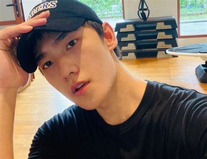 Yang Yang Height, Weight, Net Worth, Age, Birthday, Wikipedia, Who, Instagram, Biography